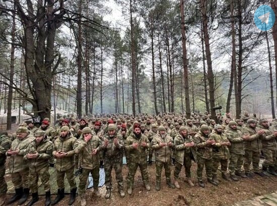 نیروهای ارتش روسیه به اقامه نماز برخاستند / عکس – تلگرام آپ