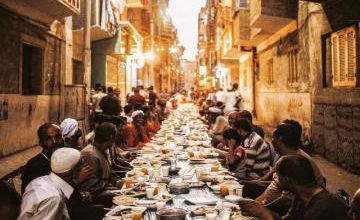 سفره افطار ماه رمضان در خیابان های مصر + عکس – تلگرام آپ