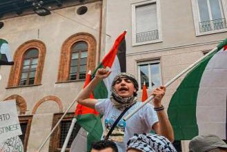 اهتزاز پرچم فلسطین در ایتالیا + عکس – تلگرام آپ