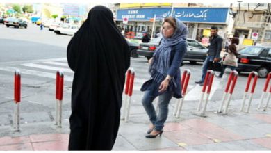چشم‌چرانی مردی در بنر تبلیغ حجاب جنجالی شد + عکس – تلگرام آپ