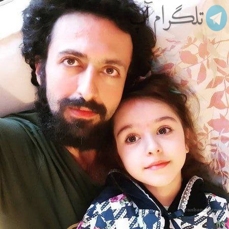 تصاویری از حسام محمودی به همراه همسرش و دخترش هانا