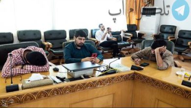 تصویری عجیب در حاشیه نشست خبری سخنگوی اقتصادی دولت + عکس – تلگرام آپ