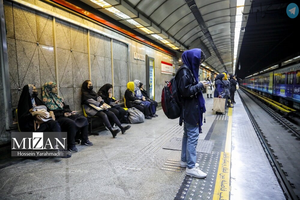 تصاویری از ممنوعیت جدید مردانه در متروی تهران 
