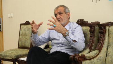 فیلم دیده نشده از دکتر مسعود پزشکیان رییس جمهور ایران در حال ارنج تیم فوتبال پیشکسوتان + فیلم – تلگرام آپ